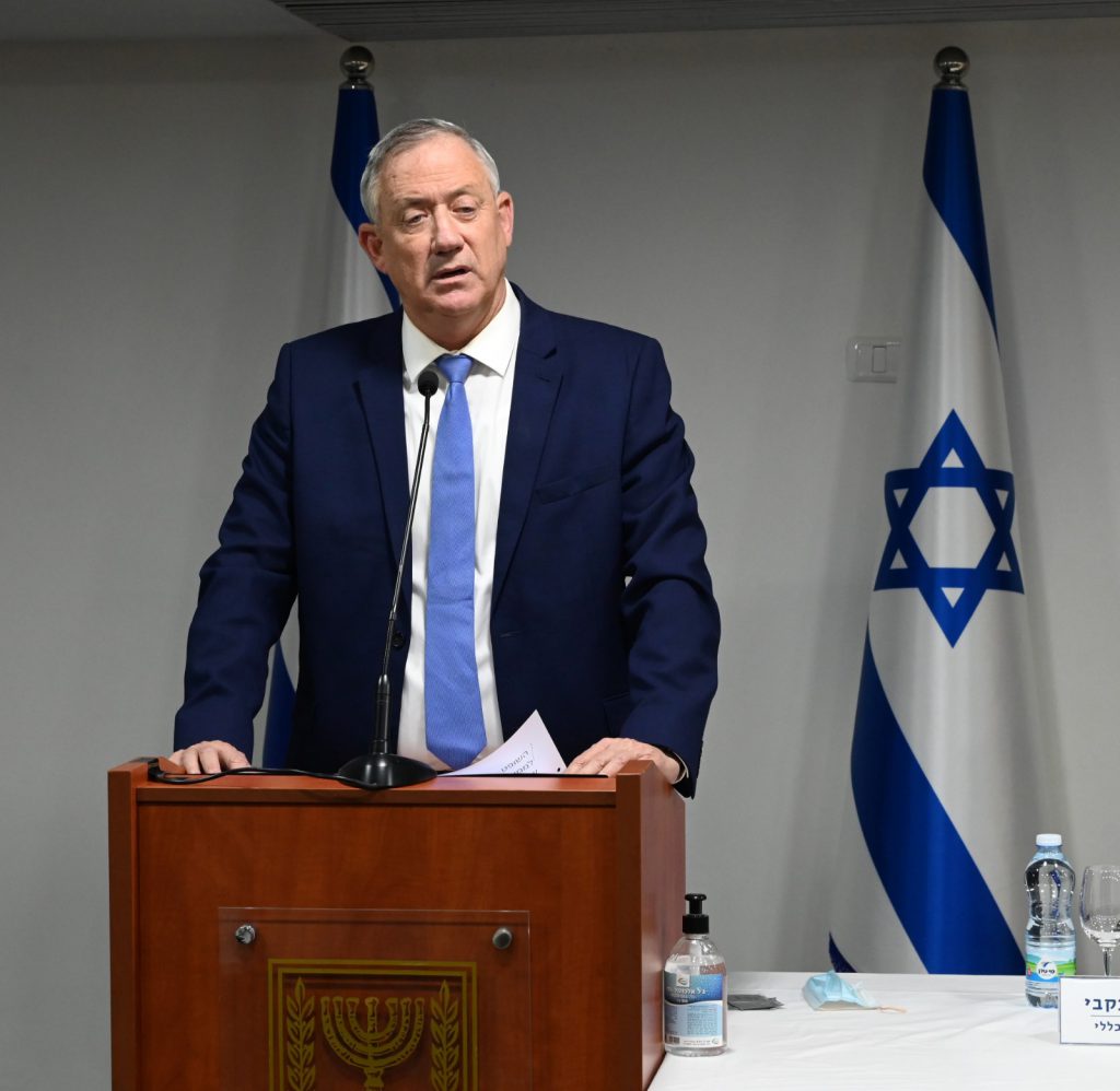 גנץ: "אגן על מערכת המשפט ללא מורא וללא משוא פנים"