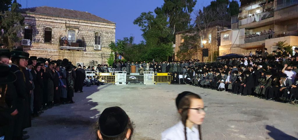 תיעוד: הלווית הרה"צ רבי אהרן קאהן זצ"ל במאה שערים