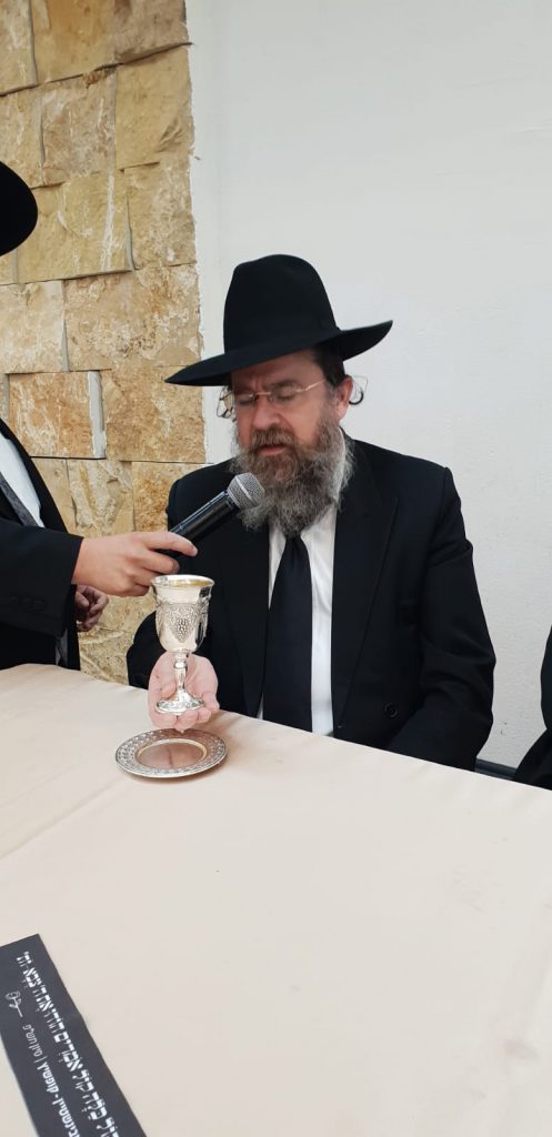 צפו: צמרת 'דגל התורה' ורבני העיר בני ברק בחתונת בן ראש העיר