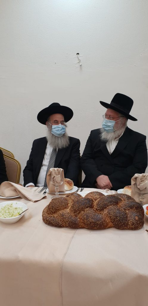 צפו: צמרת 'דגל התורה' ורבני העיר בני ברק בחתונת בן ראש העיר