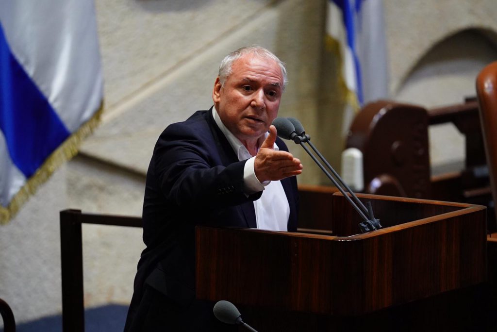 קושניר תוקף בחריפות את אמסלם: בושה לכנסת