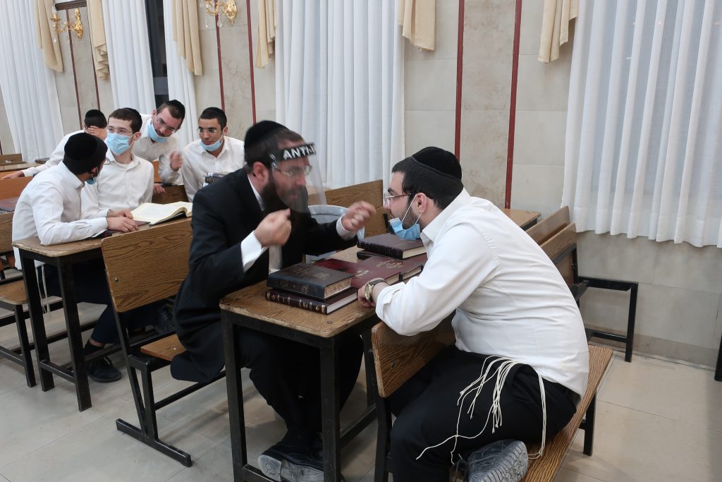 בשתי סניפים: 'תורה בתפארתה' באלעד ומודיעין עילית