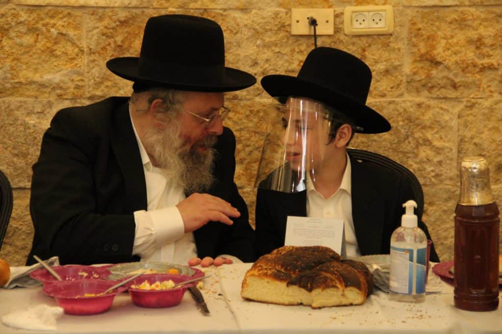 הגרמ"מ לובין ערך בר מצוה לבנו על פי כללי הזהירות הגרמ"מ לובין ערך בר מצוה לבנו על פי כללי הזהירות