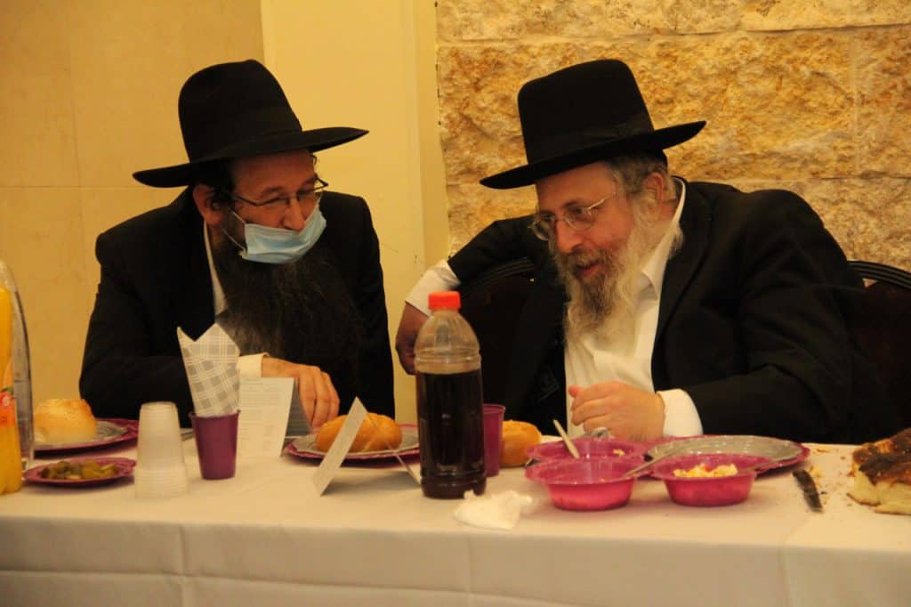 הגרמ"מ לובין ערך בר מצוה לבנו על פי כללי הזהירות הגרמ"מ לובין ערך בר מצוה לבנו על פי כללי הזהירות