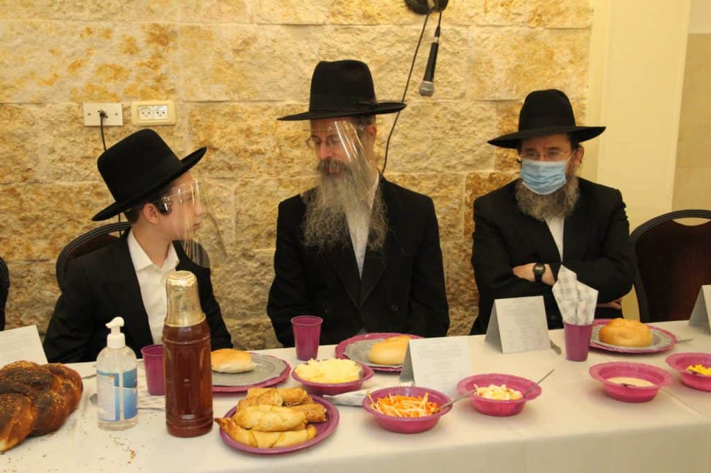 הגרמ"מ לובין ערך בר מצוה לבנו על פי כללי הזהירות הגרמ"מ לובין ערך בר מצוה לבנו על פי כללי הזהירות