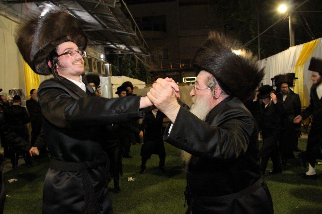 במרחב הפתוח: שמחת בית סקולען - אלכנסדר - טשעבין במרחב הפתוח: שמחת בית סקולען - אלכנסדר - טשעבין