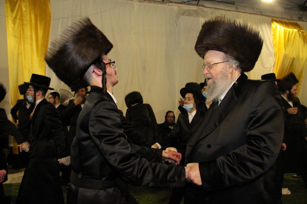 במרחב הפתוח: שמחת בית סקולען - אלכנסדר - טשעבין במרחב הפתוח: שמחת בית סקולען - אלכנסדר - טשעבין