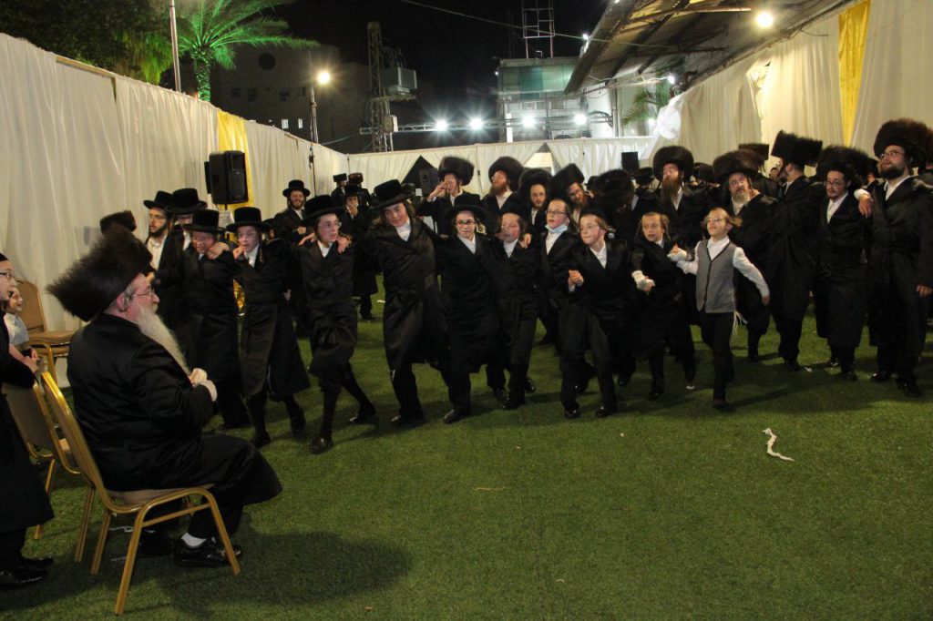 במרחב הפתוח: שמחת בית סקולען - אלכנסדר - טשעבין במרחב הפתוח: שמחת בית סקולען - אלכנסדר - טשעבין