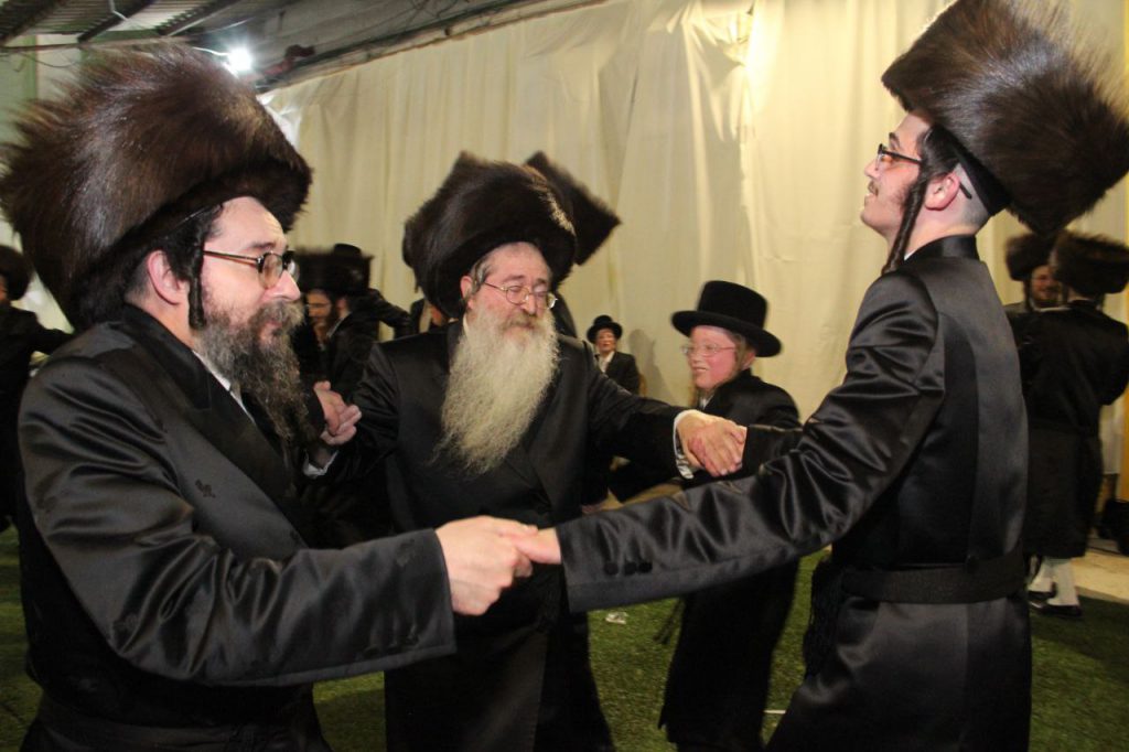 במרחב הפתוח: שמחת בית סקולען - אלכנסדר - טשעבין במרחב הפתוח: שמחת בית סקולען - אלכנסדר - טשעבין