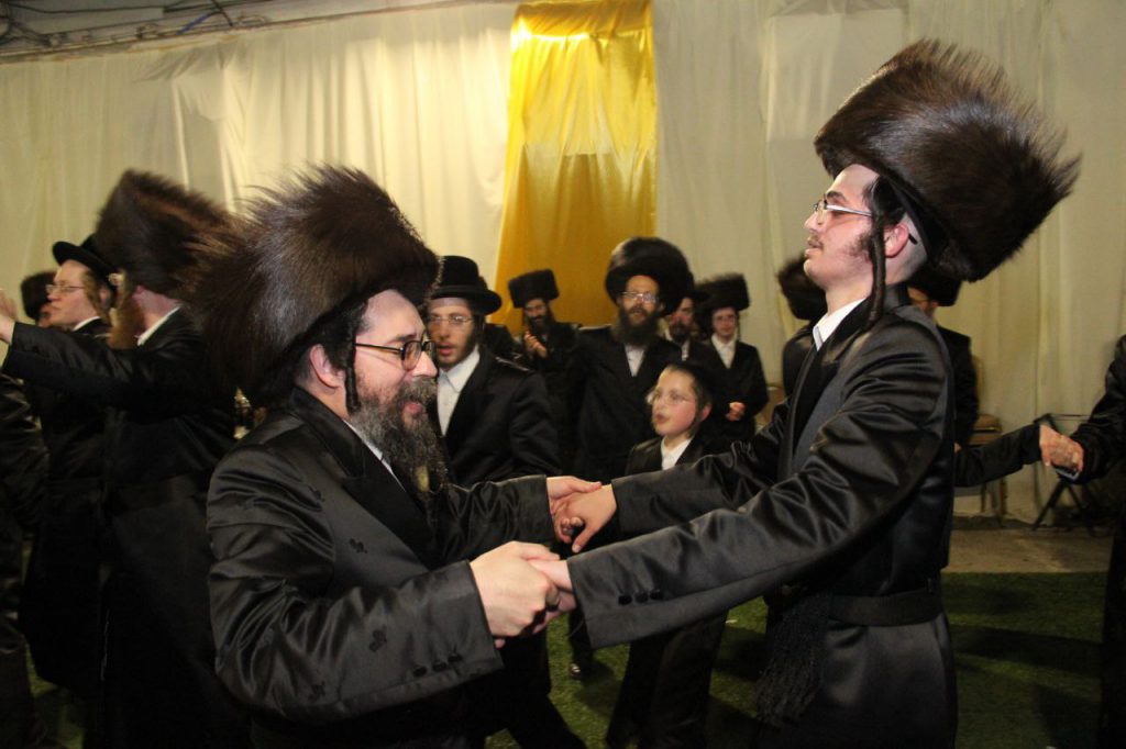 במרחב הפתוח: שמחת בית סקולען - אלכנסדר - טשעבין במרחב הפתוח: שמחת בית סקולען - אלכנסדר - טשעבין