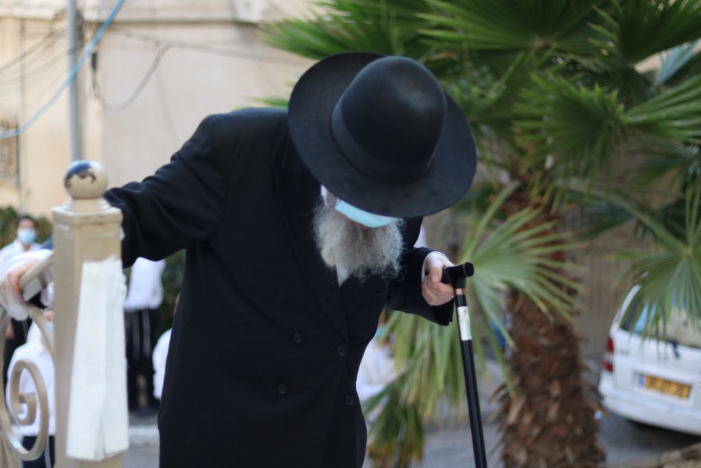 תיעוד: ראש ישיבת סלבודקה יוצא ל'שיעור כללי' תיעוד: ראש ישיבת סלבודקה יוצא ל'שיעור כללי'