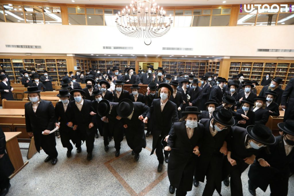 מעמד הכנסת ספר תורה במודיעין עילית בצל הקורונה מעמד הכנסת ספר תורה במודיעין עילית בצל הקורונה