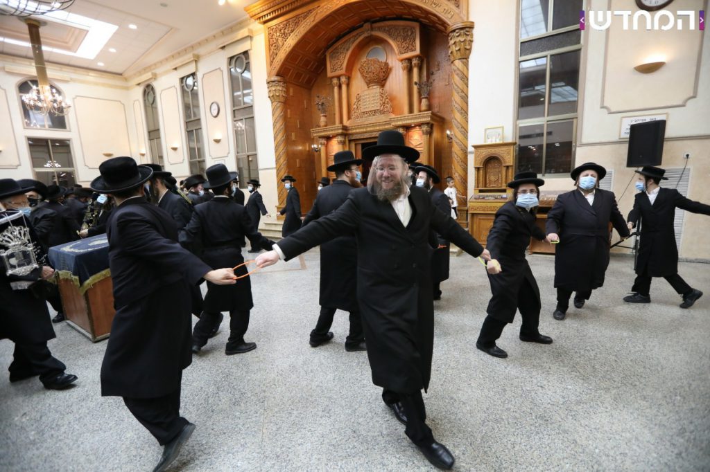 מעמד הכנסת ספר תורה במודיעין עילית בצל הקורונה מעמד הכנסת ספר תורה במודיעין עילית בצל הקורונה