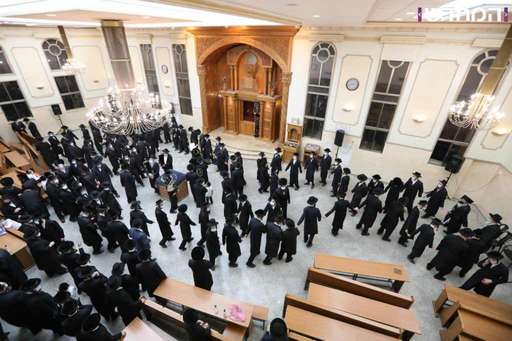 מעמד הכנסת ספר תורה במודיעין עילית בצל הקורונה מעמד הכנסת ספר תורה במודיעין עילית בצל הקורונה