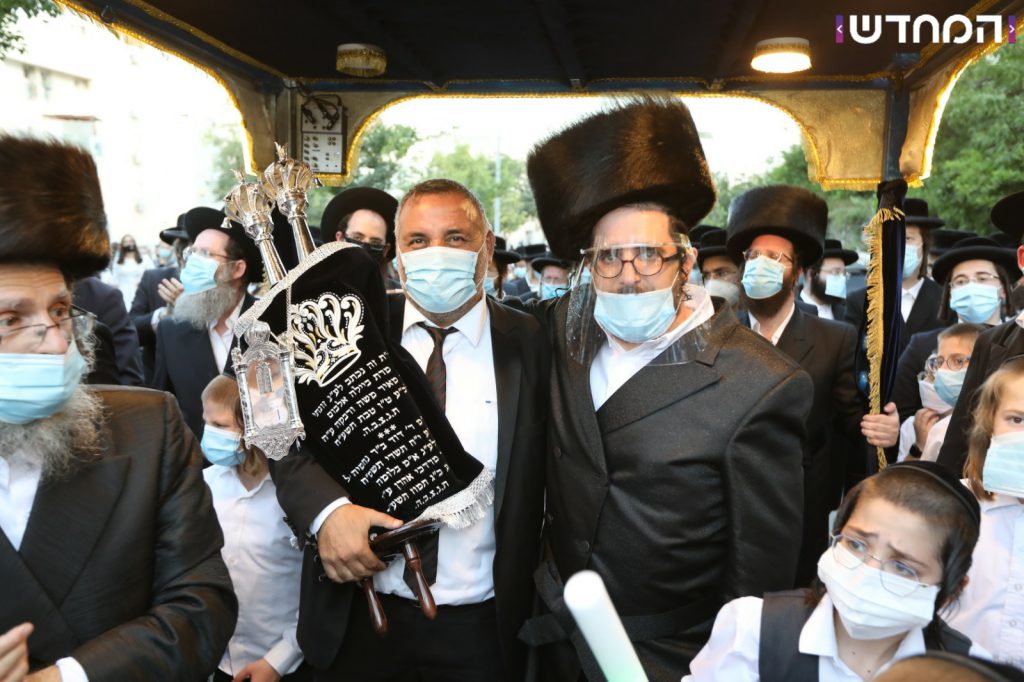 מעמד הכנסת ספר תורה במודיעין עילית בצל הקורונה מעמד הכנסת ספר תורה במודיעין עילית בצל הקורונה