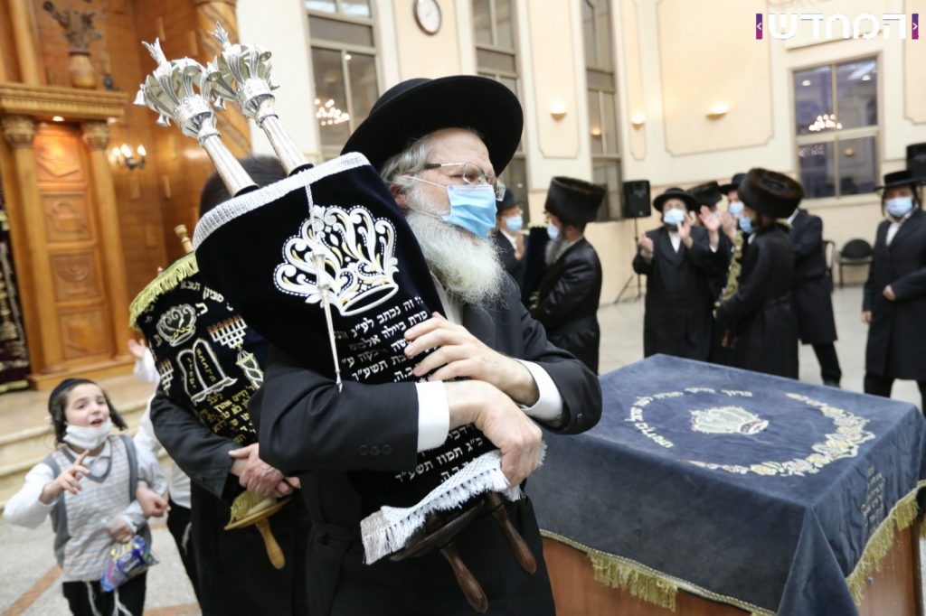 מעמד הכנסת ספר תורה במודיעין עילית בצל הקורונה מעמד הכנסת ספר תורה במודיעין עילית בצל הקורונה