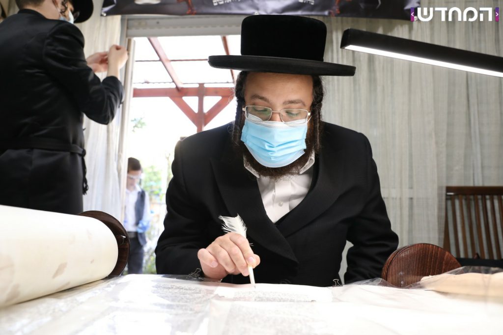 מעמד הכנסת ספר תורה במודיעין עילית בצל הקורונה מעמד הכנסת ספר תורה במודיעין עילית בצל הקורונה