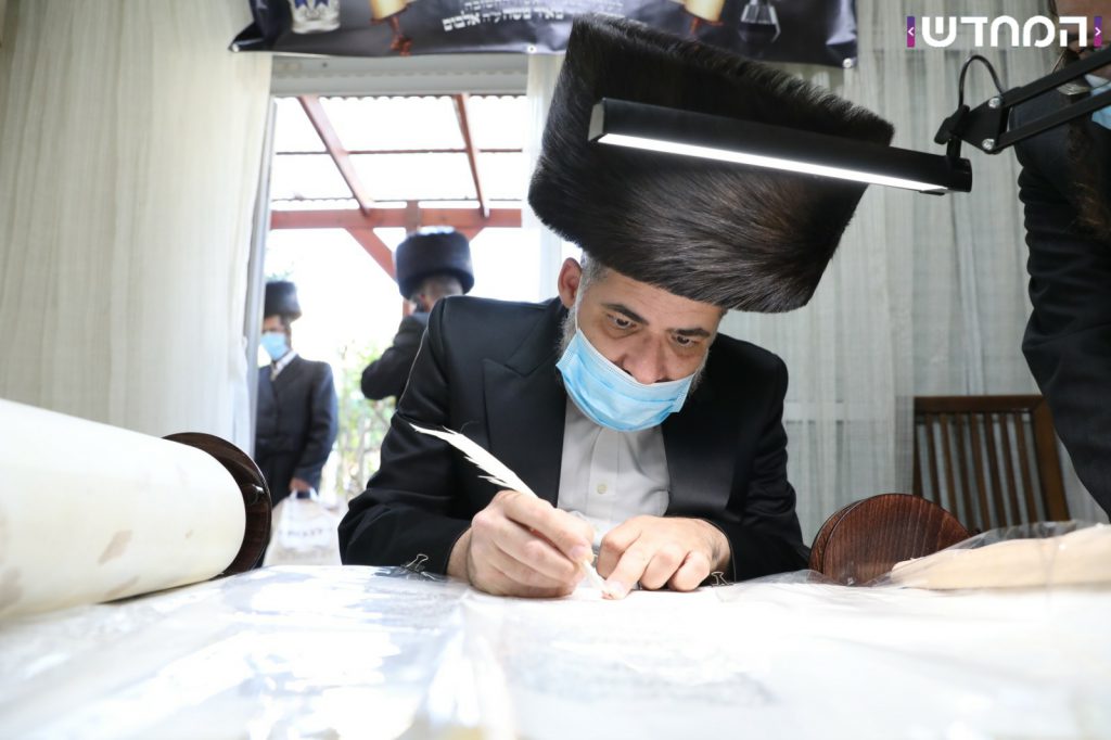 מעמד הכנסת ספר תורה במודיעין עילית בצל הקורונה מעמד הכנסת ספר תורה במודיעין עילית בצל הקורונה