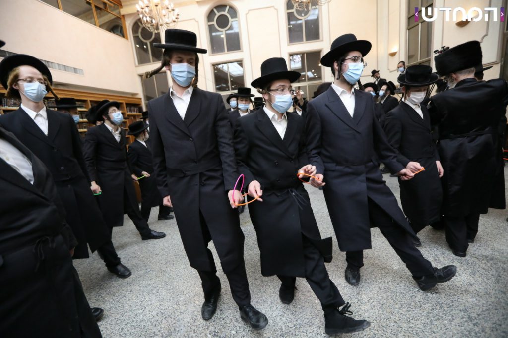 מעמד הכנסת ספר תורה במודיעין עילית בצל הקורונה מעמד הכנסת ספר תורה במודיעין עילית בצל הקורונה