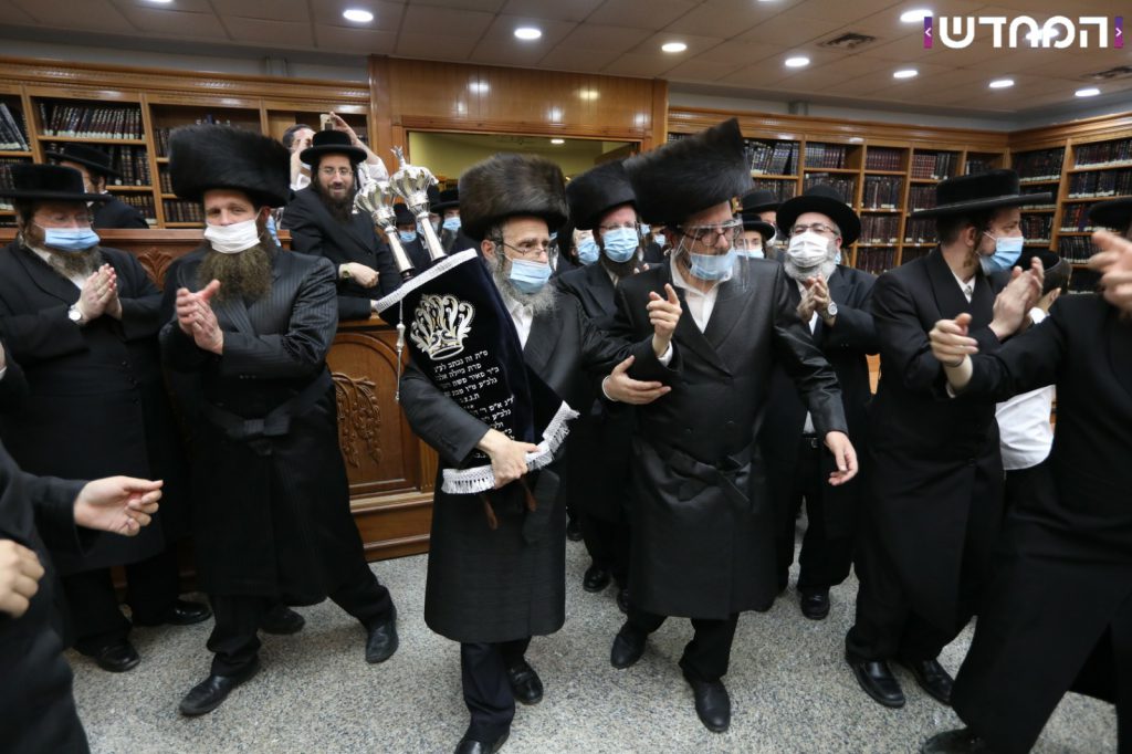 מעמד הכנסת ספר תורה במודיעין עילית בצל הקורונה מעמד הכנסת ספר תורה במודיעין עילית בצל הקורונה