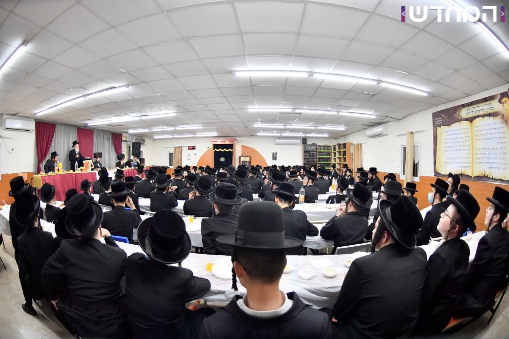 תיעוד: השבע ברכות בישיבת מכנובקא בעלזא לבת המנכ"ל