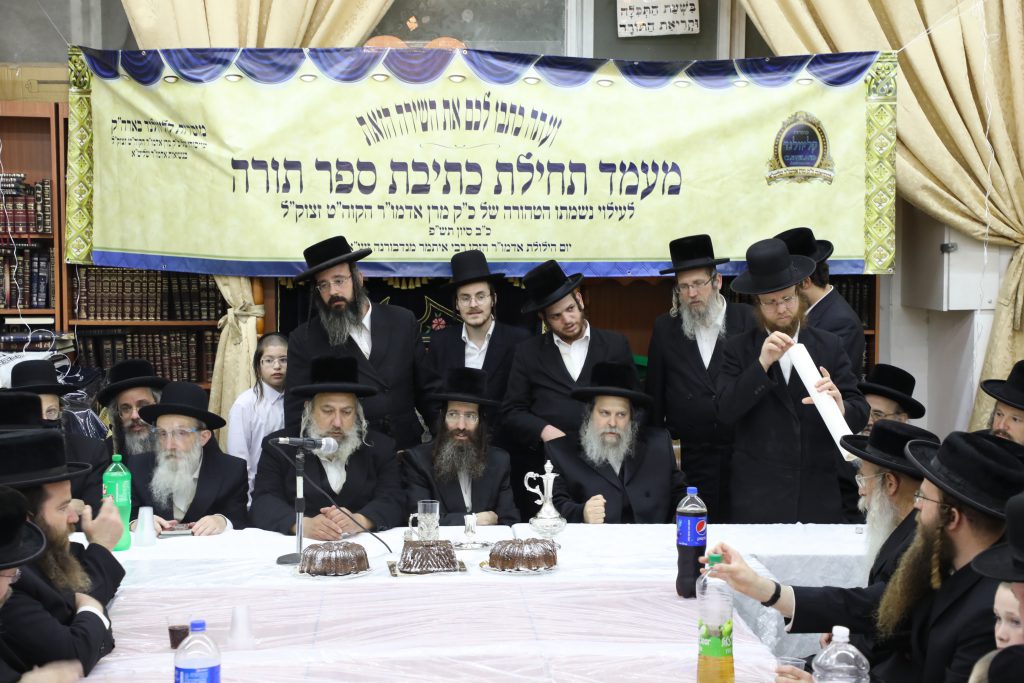 תיעוד: מעמד הקמת מצבה של כ"ק האדמו"ר מקליוולנד זצ"ל