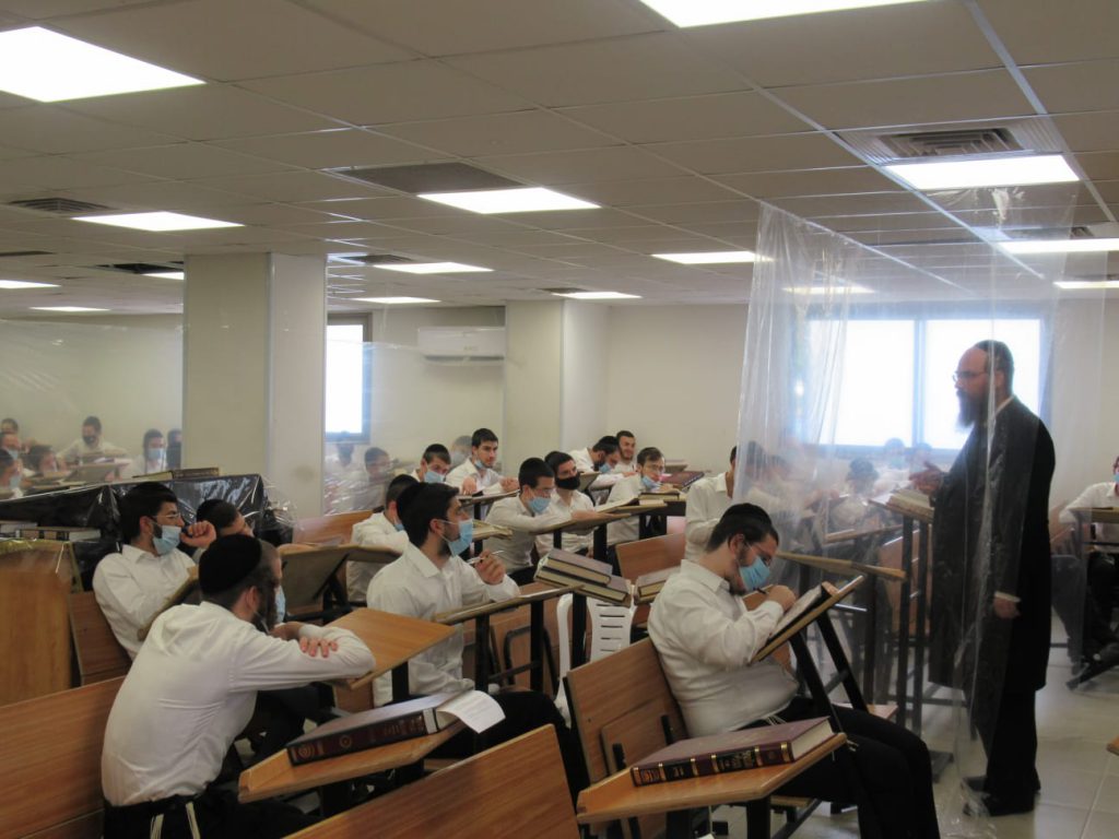 סערה במושב עוצם: מסיונר קיצוני מטיף לנצרות מפיץ את אמונתו • צפו סערה במושב עוצם: מסיונר קיצוני מטיף לנצרות מפיץ את אמונתו • צפו