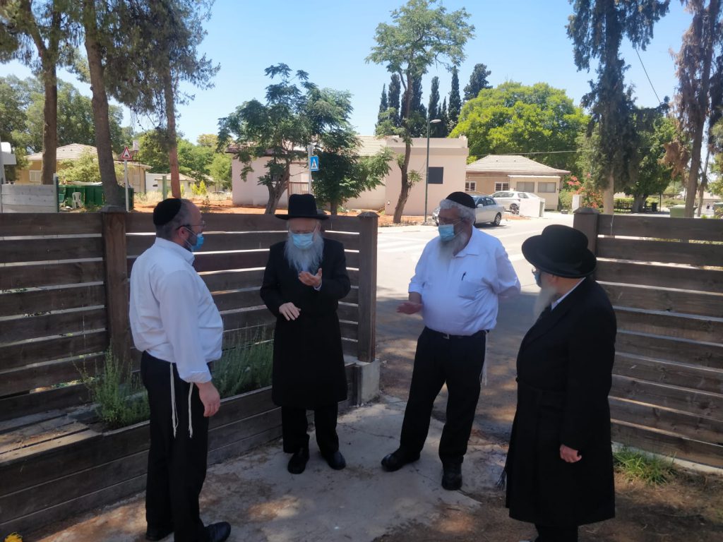 אלפי ליטרים יין נשפכו: הגר"י אפרתי והגרי"ח קליין ביקב שורקה