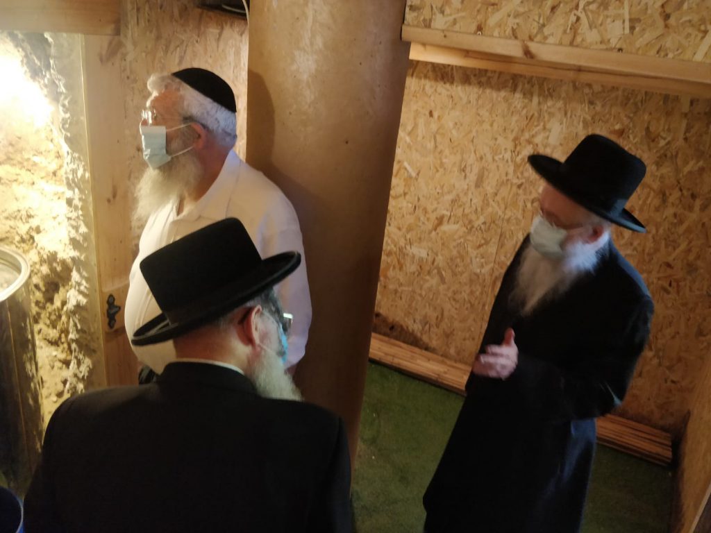 אלפי ליטרים יין נשפכו: הגר"י אפרתי והגרי"ח קליין ביקב שורקה