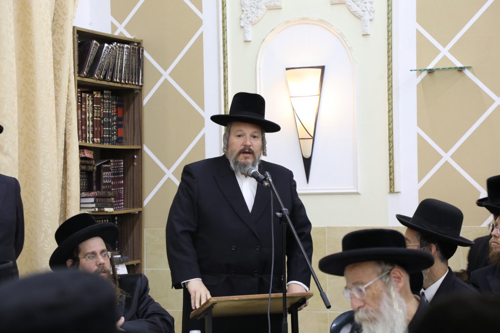 תיעוד: מעמד הקמת מצבה של כ"ק האדמו"ר מקליוולנד זצ"ל