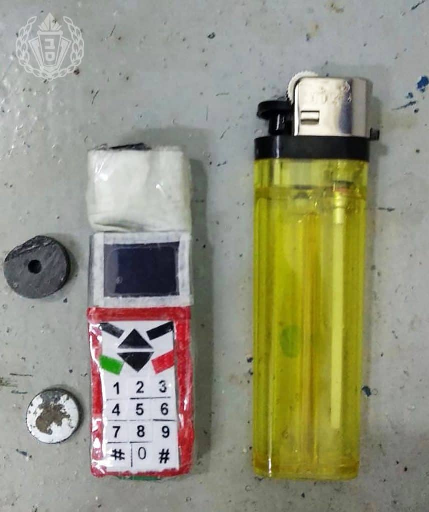 עשרות פלאפונים נתפסו בניסיון להבריחם לאסירים ביטחוניים • צפו בתיעוד