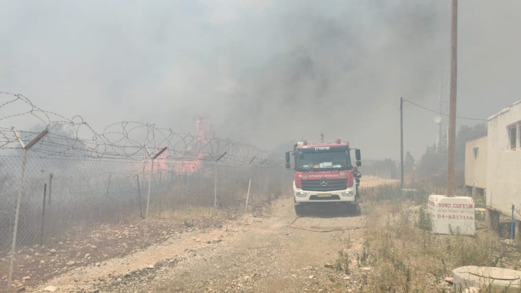 שריפה התפשטה ביישוב חרמש ומסכנת את הבתים שריפה התפשטה ביישוב חרמש ומסכנת את הבתים