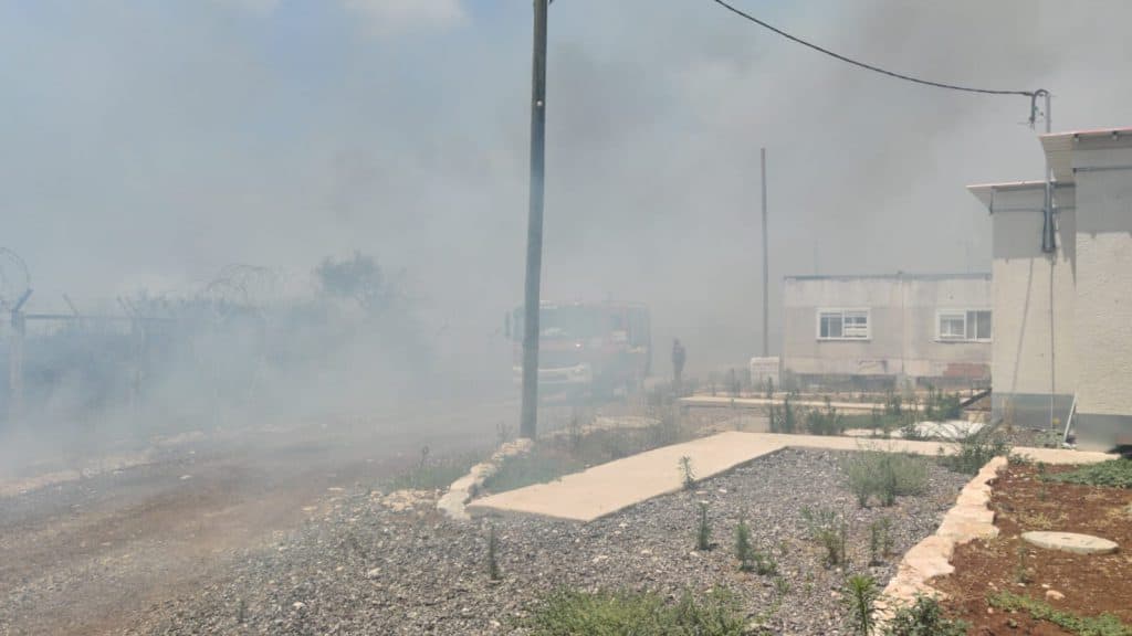 שריפה התפשטה ביישוב חרמש ומסכנת את הבתים שריפה התפשטה ביישוב חרמש ומסכנת את הבתים