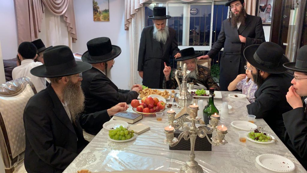 תיעוד: האדמו"ר מקרעטשניף סיגעט בקבלת קהל במודיעין עילית