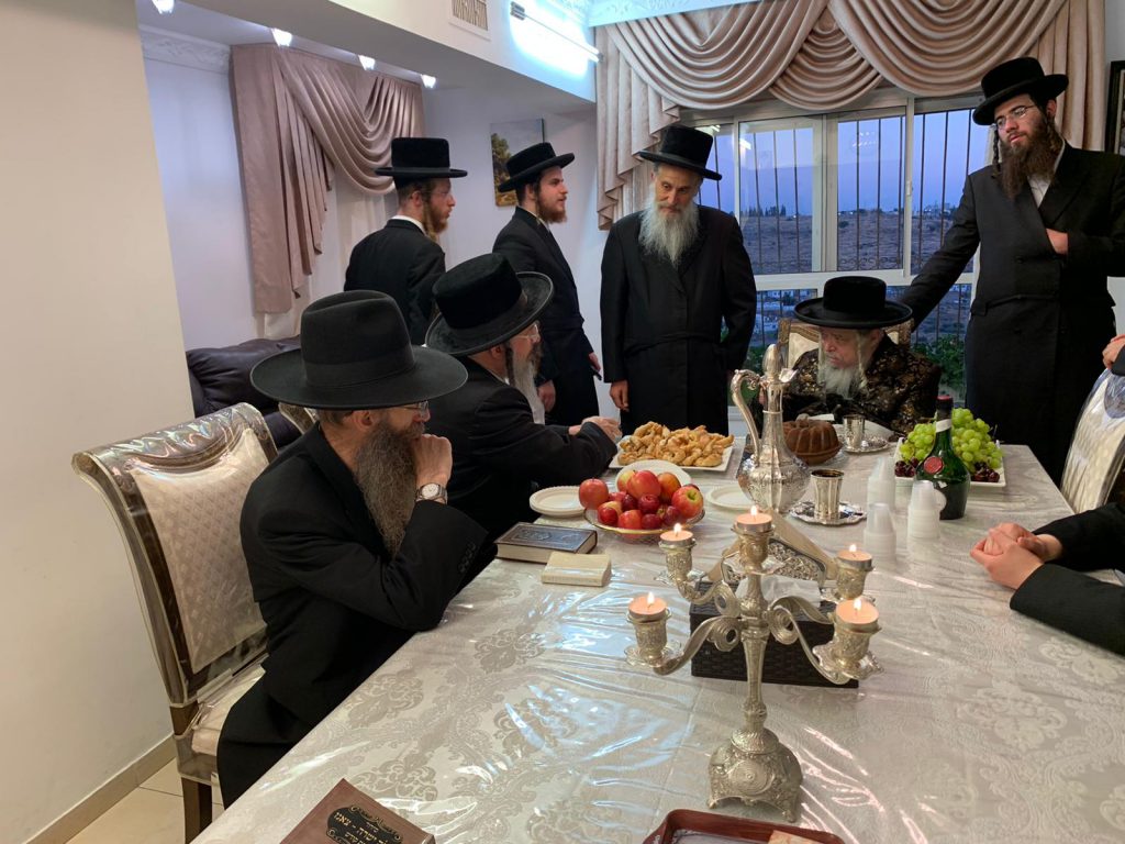 תיעוד: האדמו"ר מקרעטשניף סיגעט בקבלת קהל במודיעין עילית