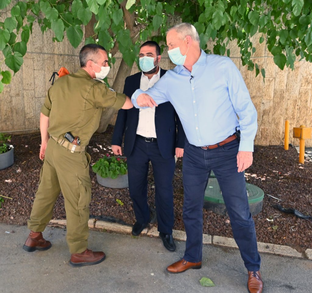 בני גנץ מבטיח: נעמיד 13 מלוניות קורונה המותאמות לצרכי הציבור החרדי - צפו: בני גנץ מבטיח: נעמיד 13 מלוניות קורונה המותאמות לצרכי הציבור החרדי - צפו: