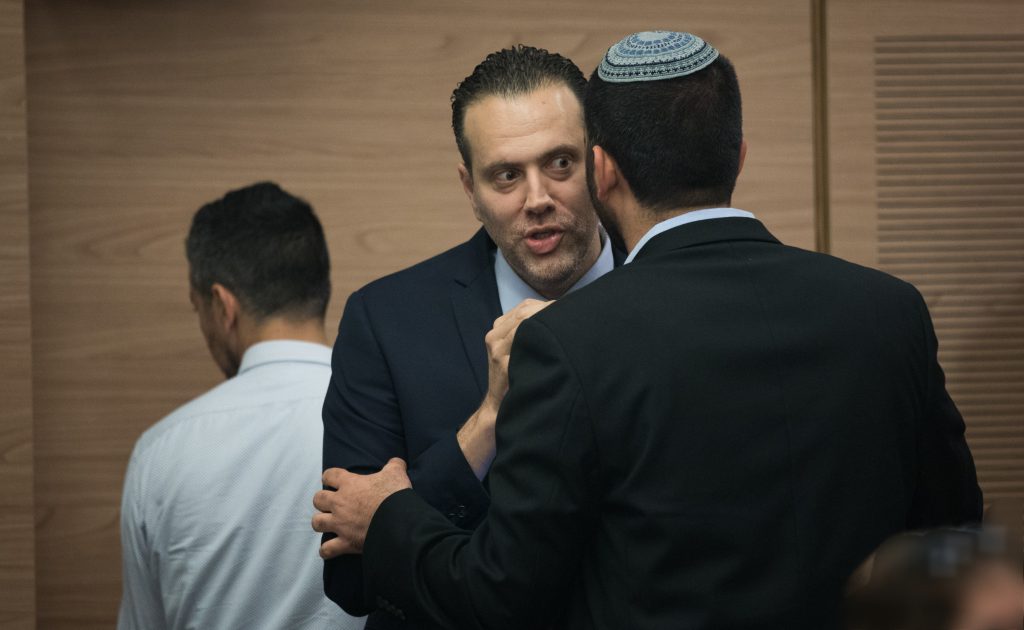 12 חברי כנסת בליכוד כבר חתמו: נתניהו בלם את הדחת יו"ר הקואליציה