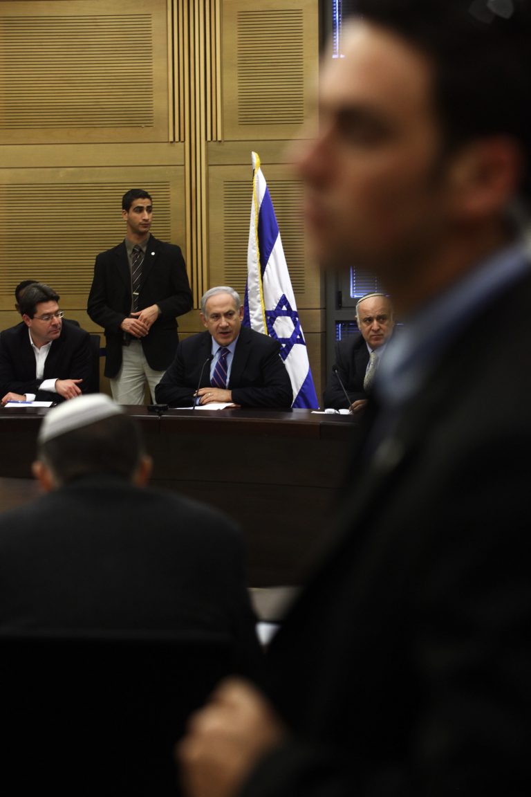 בכירים בשב"כ זועמים: עובד בשירות המדינה לא יכול להיות פוליטי