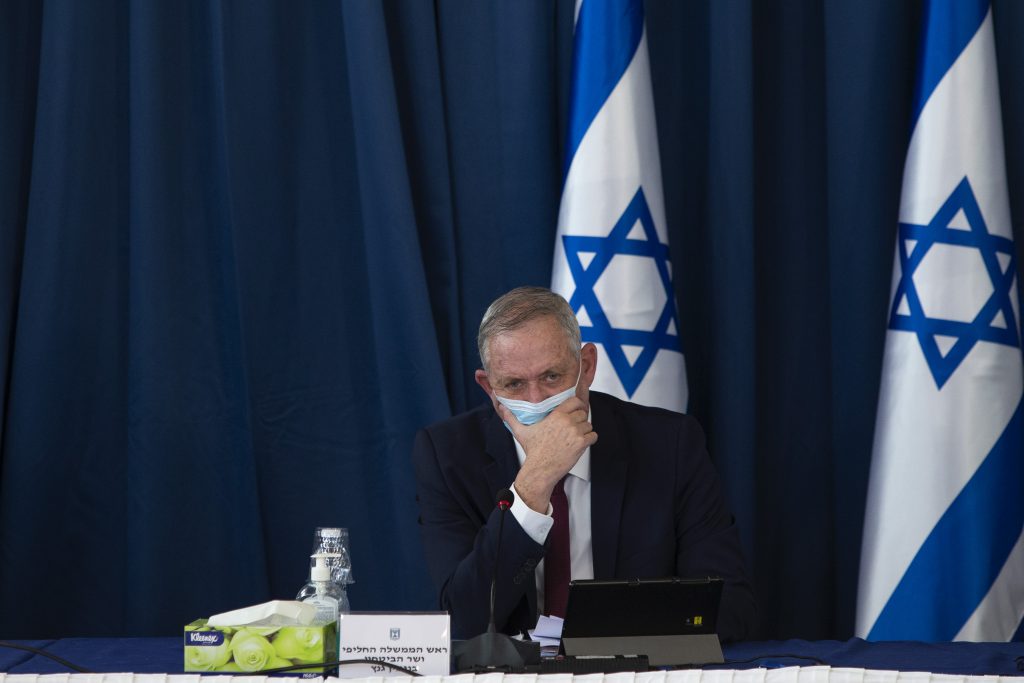 העימותים בקואליציה נמשכים: גנץ; "לא בטוח שלכולם יש אינטרס לא ללכת לבחירות"