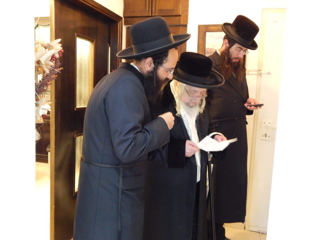 תיעוד: האדמו"ר מקרעטשניף סיגעט בקבלת קהל במודיעין עילית