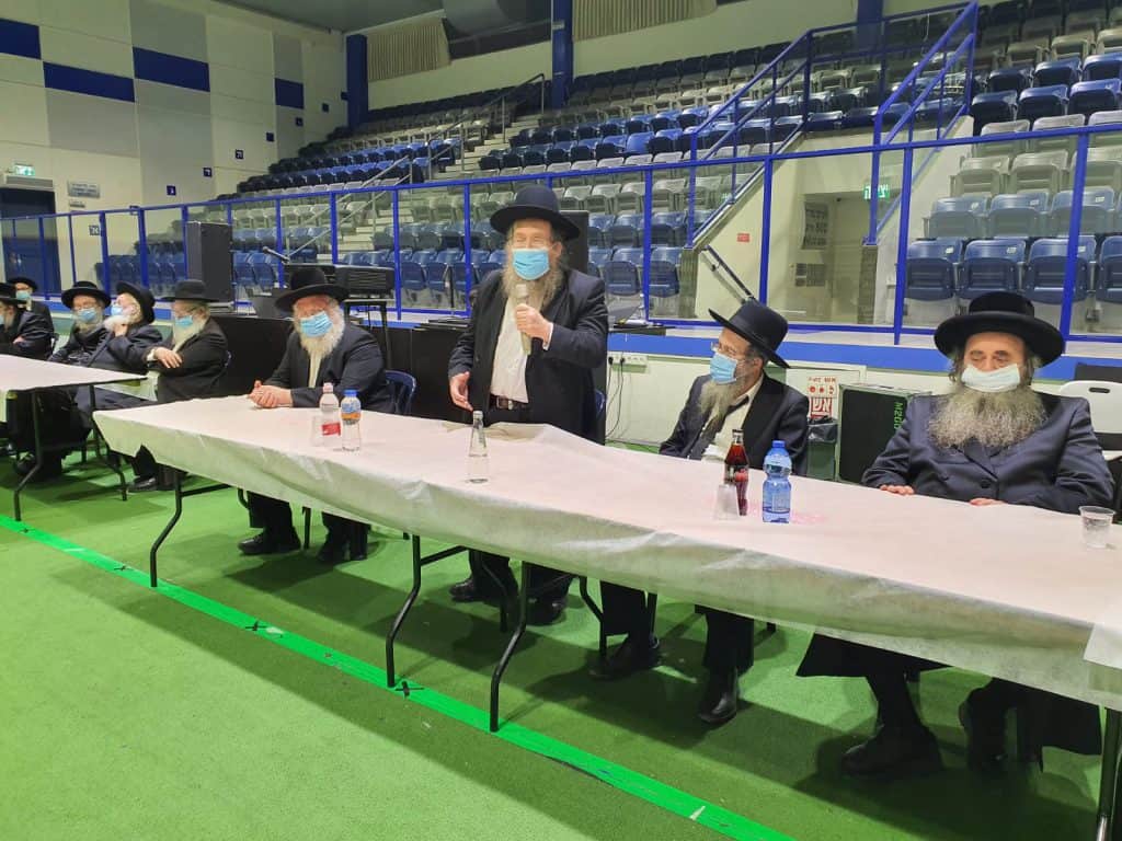 תיעוד: הרבנים פרצו בבכי ב'כינוס חירום' בעקבות התפשטות הנגיף בבני ברק