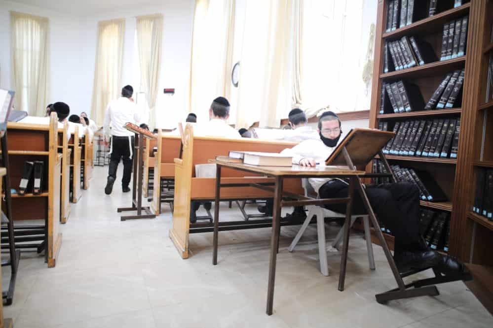 השיעור כללי של הגר"ד לנדא בהיכל ישיבת סלבודקא