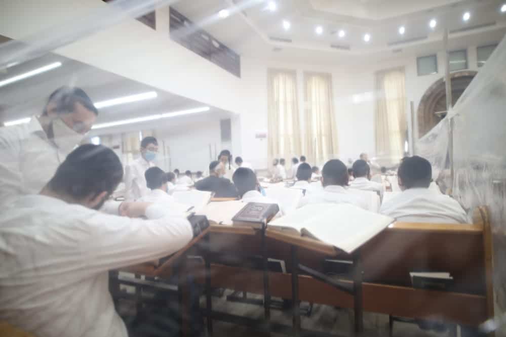 השיעור כללי של הגר"ד לנדא בהיכל ישיבת סלבודקא