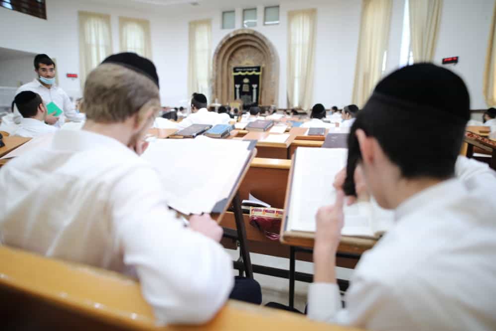 השיעור כללי של הגר"ד לנדא בהיכל ישיבת סלבודקא