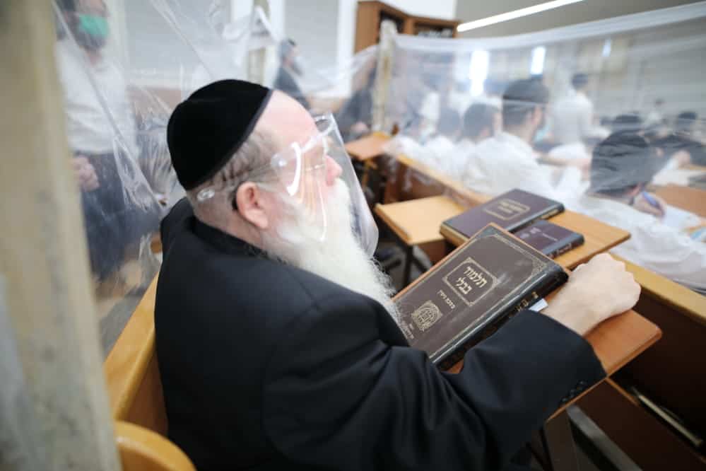 השיעור כללי של הגר"ד לנדא בהיכל ישיבת סלבודקא