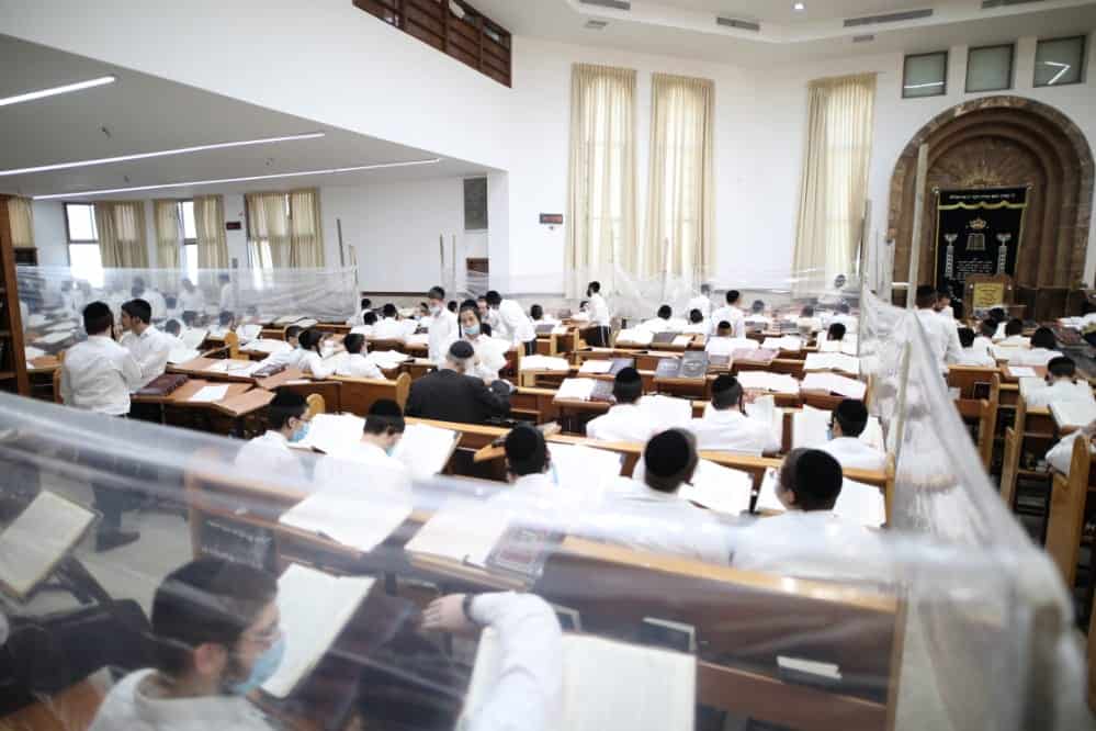 השיעור כללי של הגר"ד לנדא בהיכל ישיבת סלבודקא