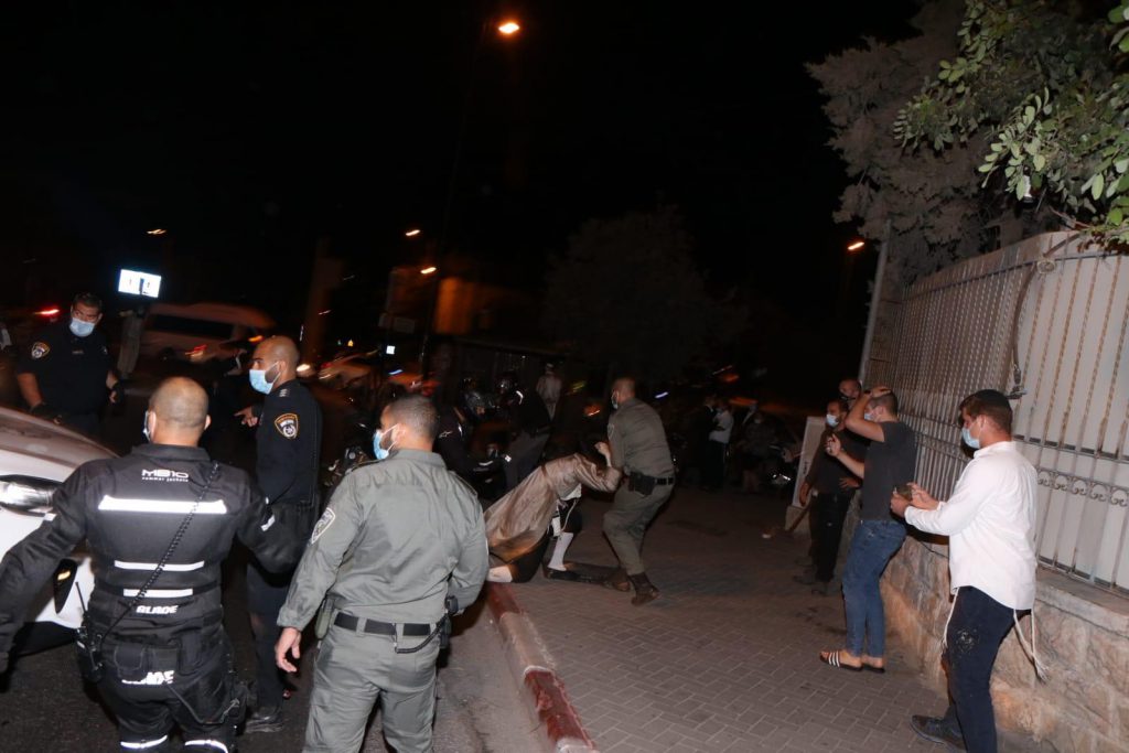 מהומה במאה שערים ושבטי ישראל בגלל דו"חות על אי עטיית מסכות •צפו