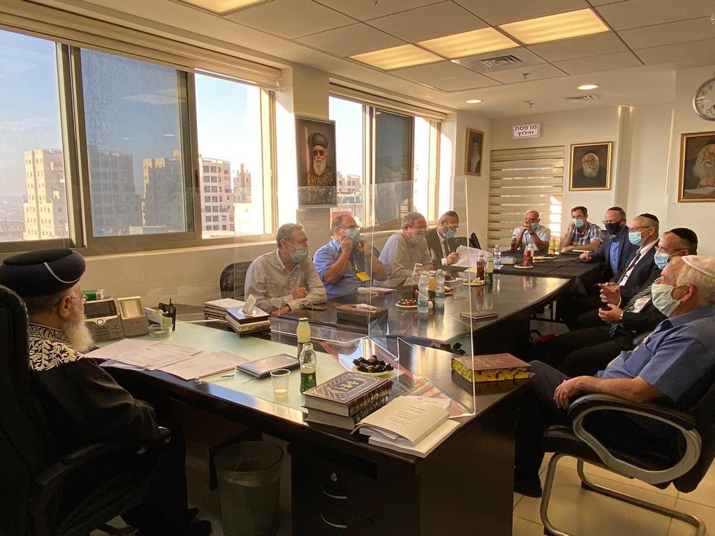 נערכים לשנת השמיטה: שרי החקלאות והדתות נפגשו עם הרב הראשי לישראל הגר"י יוסף נערכים לשנת השמיטה: שרי החקלאות והדתות נפגשו עם הרב הראשי לישראל הגר"י יוסף