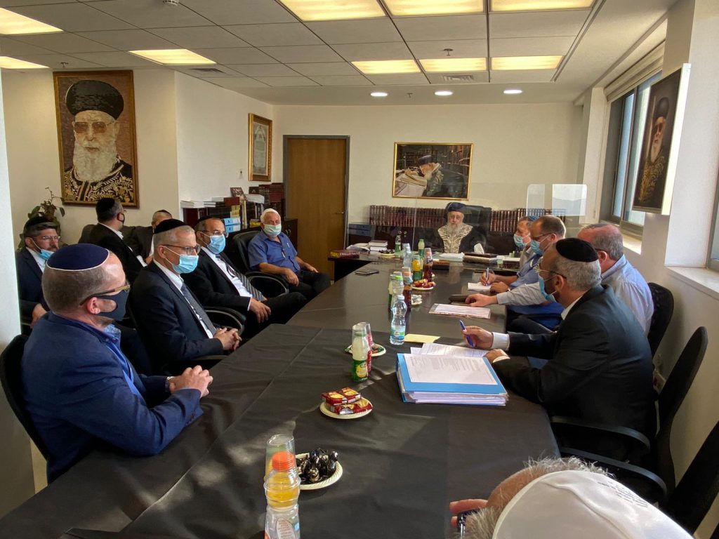 נערכים לשנת השמיטה: שרי החקלאות והדתות נפגשו עם הרב הראשי לישראל הגר"י יוסף נערכים לשנת השמיטה: שרי החקלאות והדתות נפגשו עם הרב הראשי לישראל הגר"י יוסף