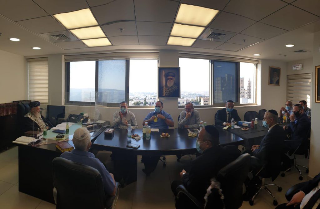 נערכים לשנת השמיטה: שרי החקלאות והדתות נפגשו עם הרב הראשי לישראל הגר"י יוסף נערכים לשנת השמיטה: שרי החקלאות והדתות נפגשו עם הרב הראשי לישראל הגר"י יוסף